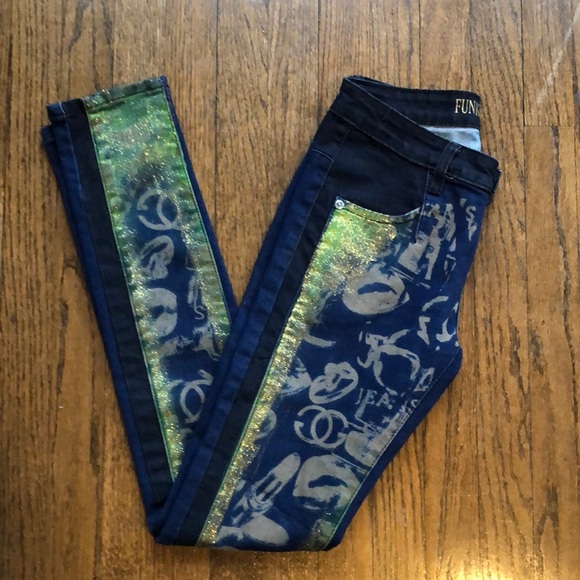 3/$10 Funky Jeans Grafitti Sparkle Stretch Skinny Ankle Crop Darkwash Jeans - Picture 1 of 7